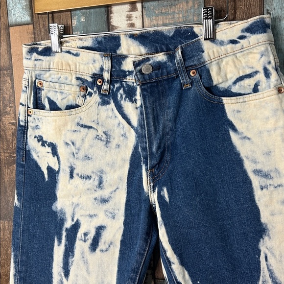 Levi's Premium Blue and White bleached Denim Shorts - Picture 2 of 14